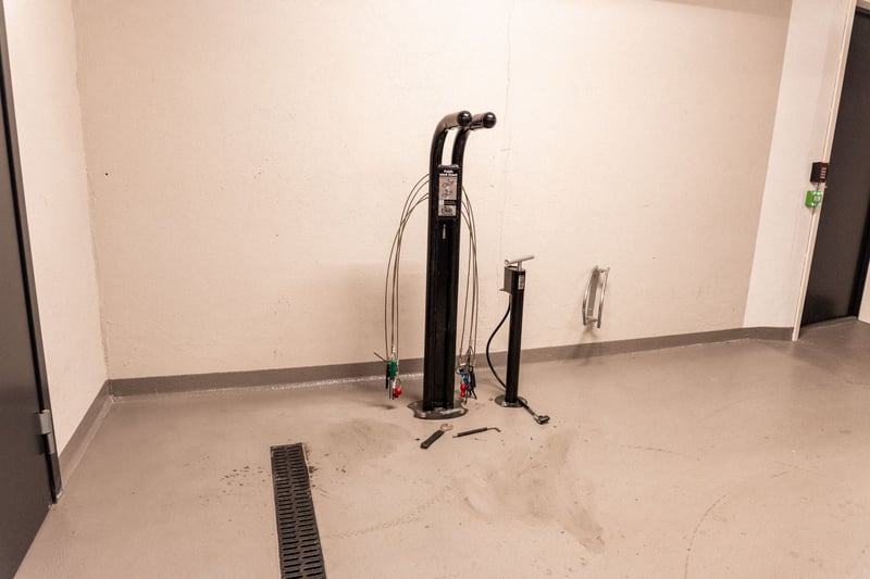 Sykkelparkering, verksted og sykkelvask