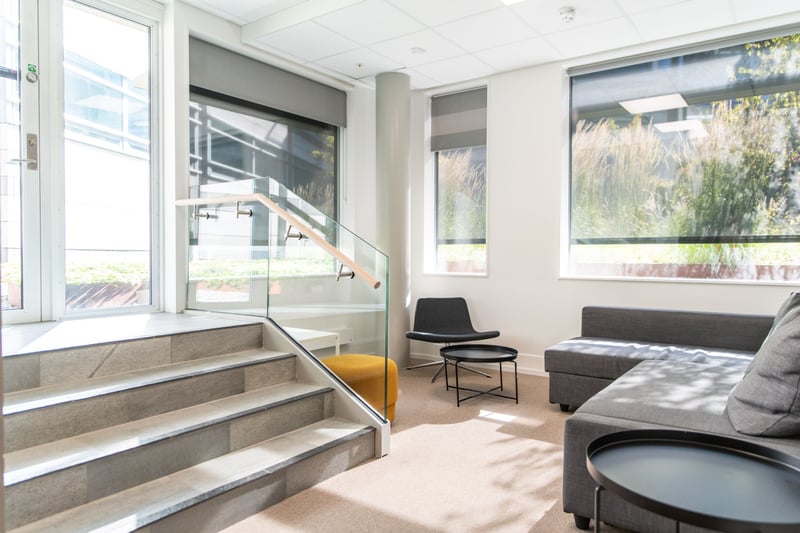 Utgang fra eksklusivt areal til terrasse